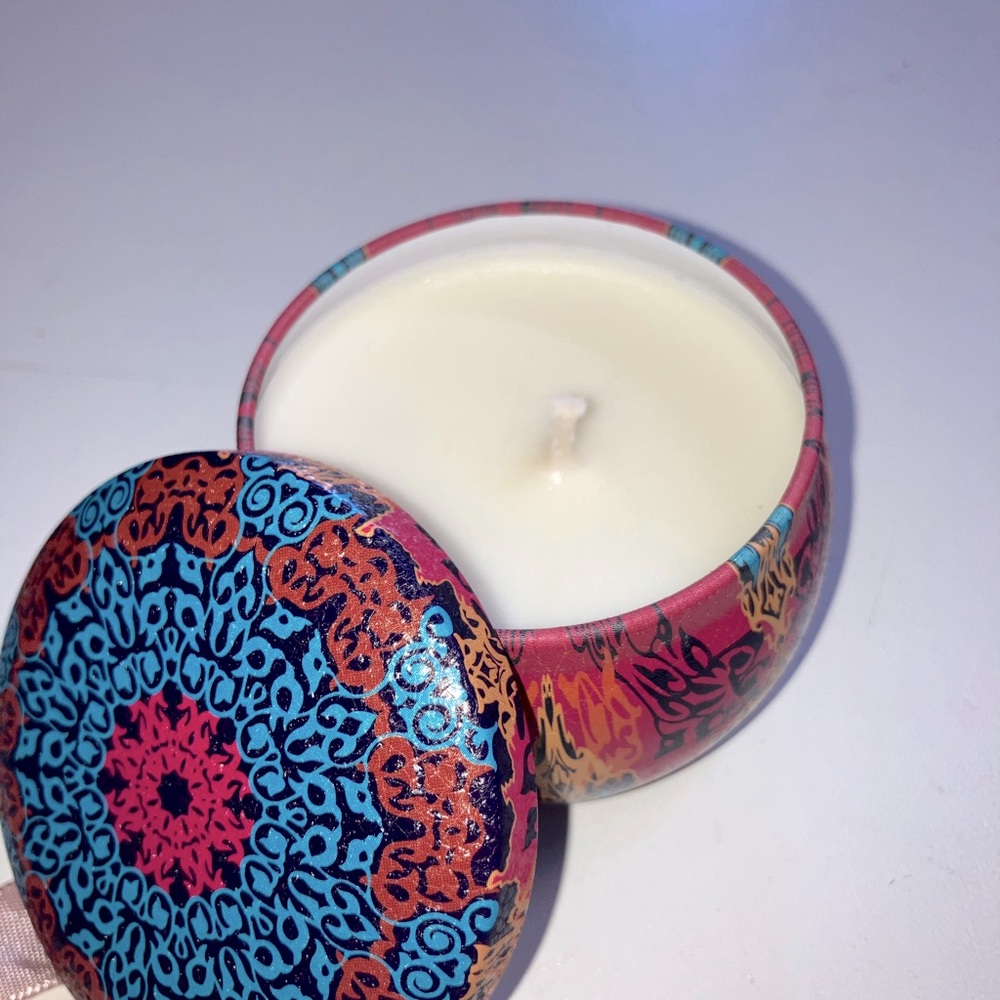 Spring Scented Soybean Essential Oil Candel in Lovely Tribal Printed Jar